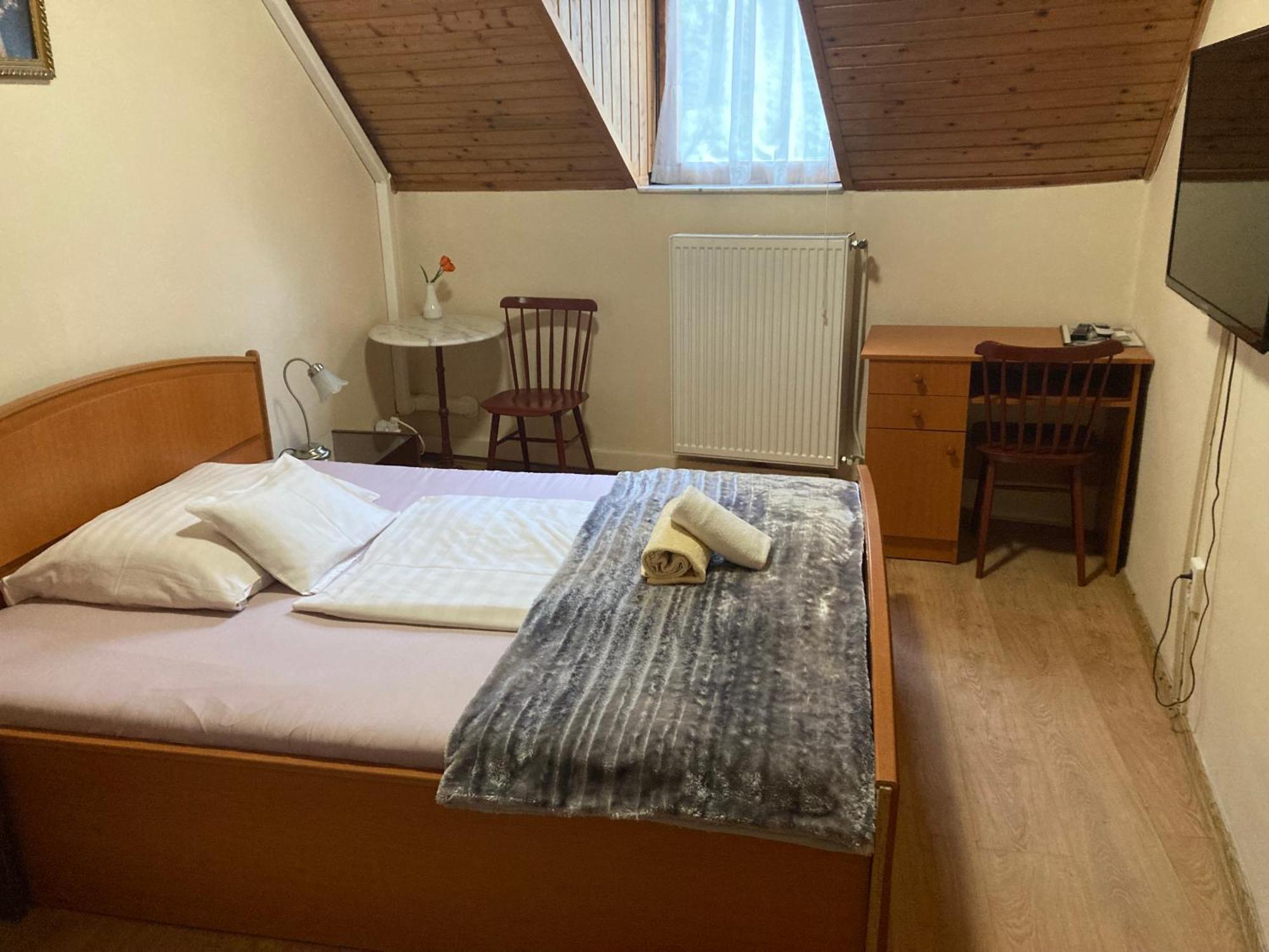 Bed and Breakfast Retro Panzio Печ Экстерьер фото