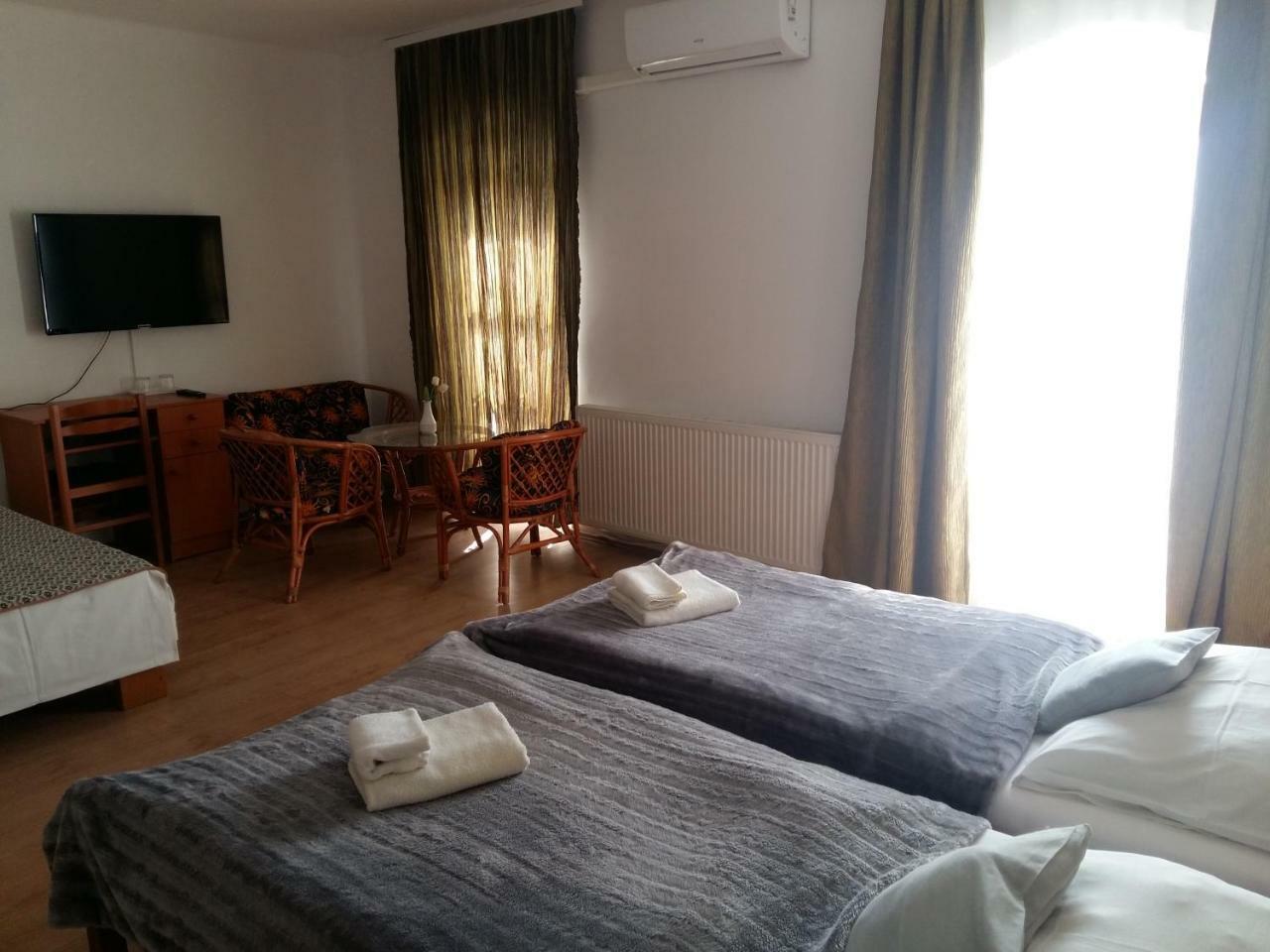 Bed and Breakfast Retro Panzio Печ Экстерьер фото